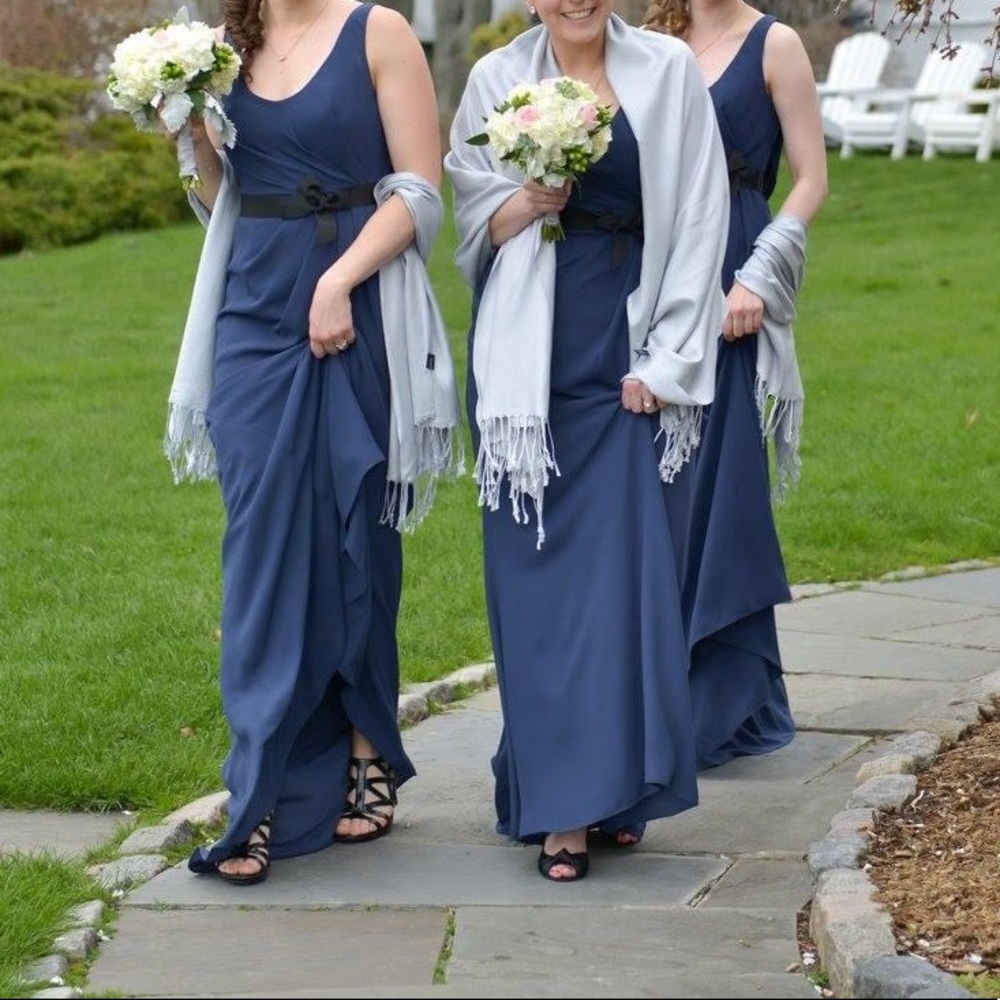 Long Vera Wang bridesmaid dress navy blue size 2